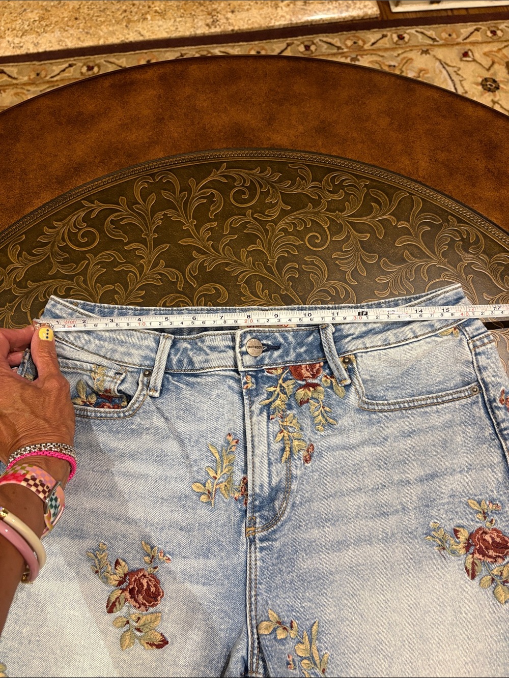 Driftwood Embroidered Denim Shorts - Size 30 - Picture 6 of 9